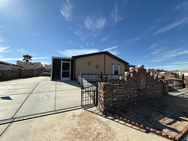 Building Photo - Move In Ready - Spacious Manufactured Home in Foothills!