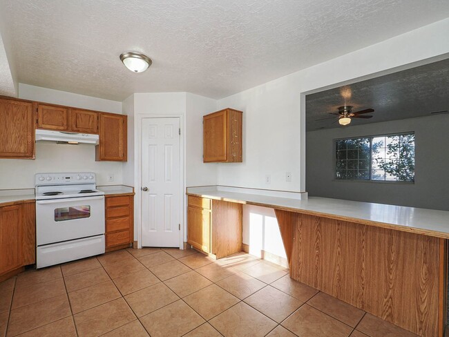 Building Photo - RES_LI_1683