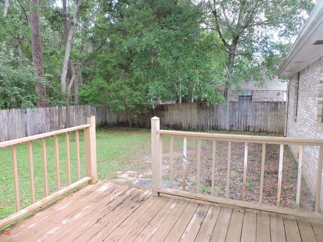 Building Photo - Convenient westside location!