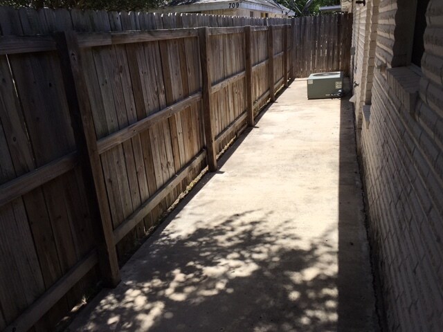 Building Photo - 2607 Cervantes Ave