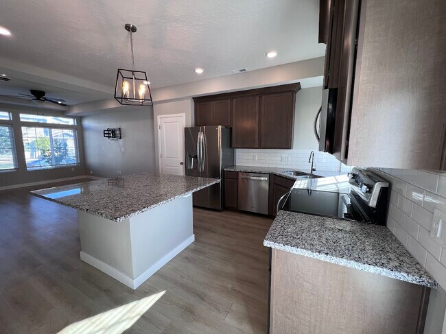 Building Photo - 137 E Brushy Canyon St