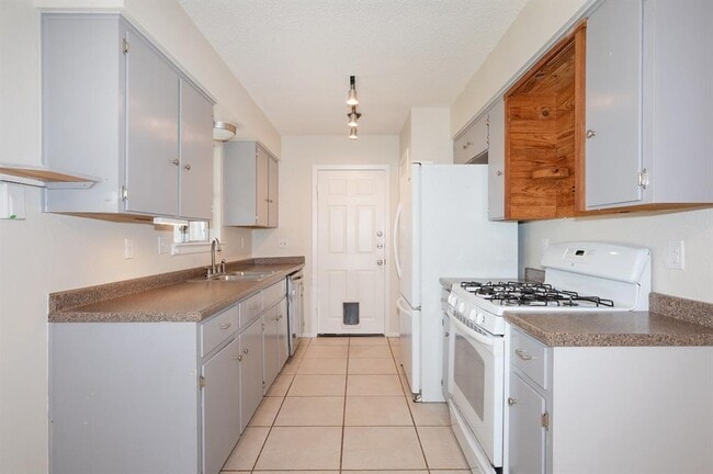 Building Photo - 8202 Longview Rd