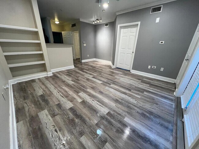 Building Photo - 202 E South St