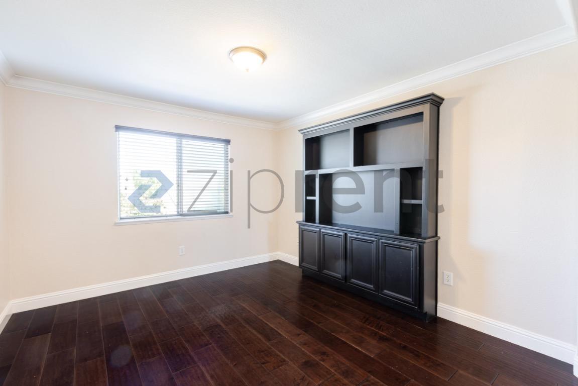 Building Photo - Unit