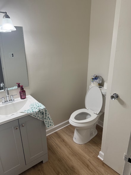 Building Photo - 2555 E Ballard Rd