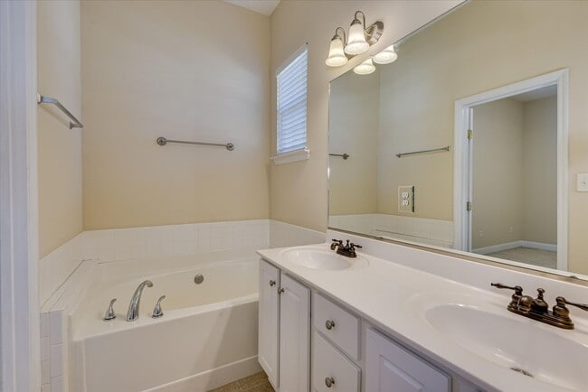 Building Photo - 2436 River Birch Dr