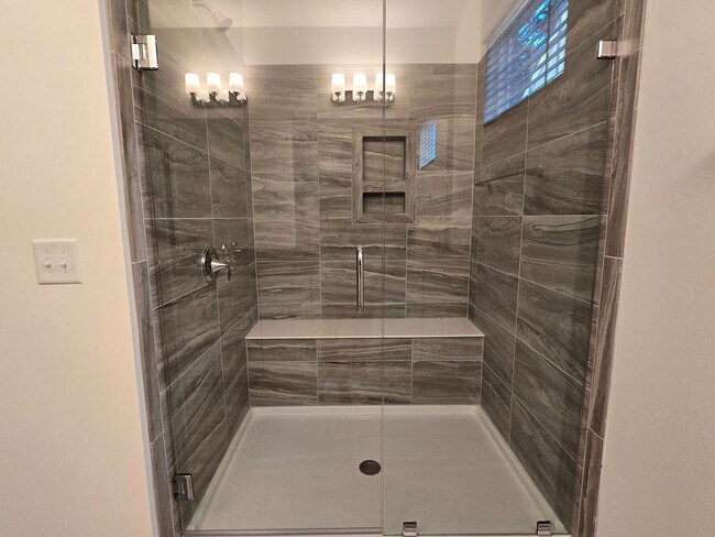 Building Photo - Stunning BRAND NEW 5 Bedroom / 4 Bath Home...