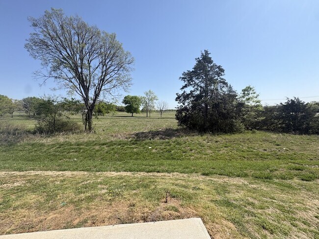 Building Photo - 733 Lipizanner Ln