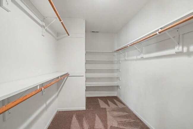 Building Photo - First Floor Primary in Waterford