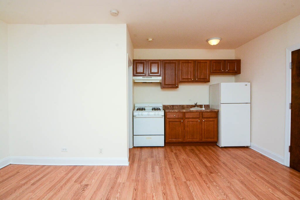 Building Photo - 2600 N Kimball Ave