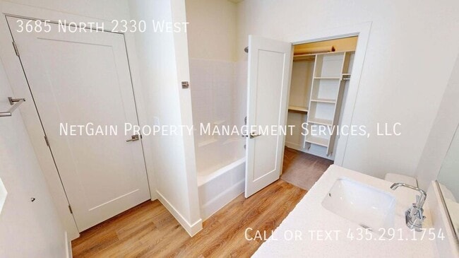 Building Photo - 3685 2330