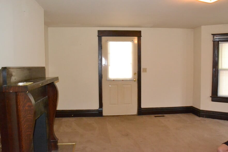 Building Photo - 402.5 Mulberry St