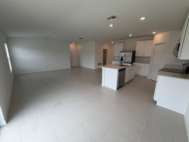 Building Photo - 2167 Lone Oak Ln