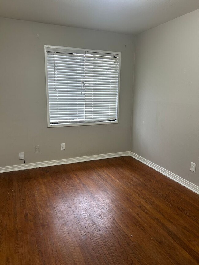 Building Photo - 5700 Dennis Ave