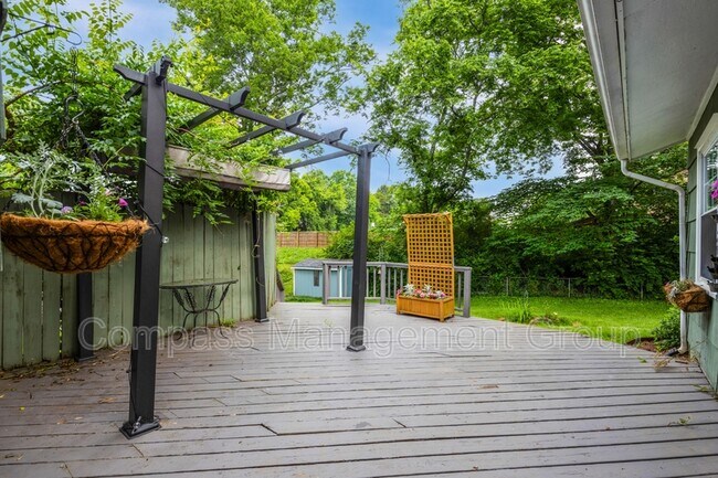 Building Photo - 1125 Timbergrove Dr