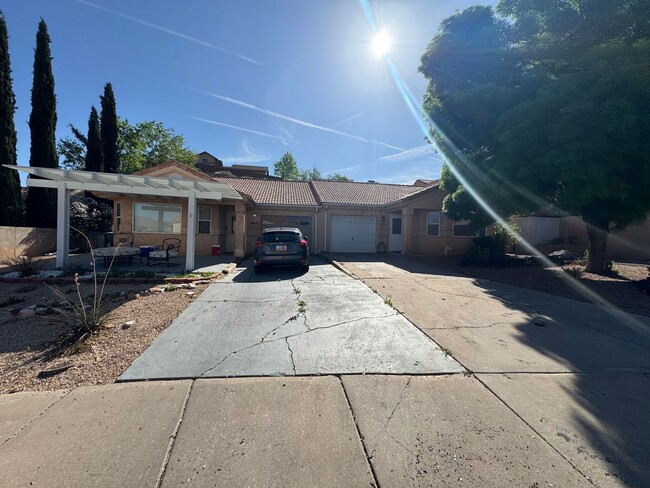 Building Photo - Fully Furnished Desert Dream Townhome!
