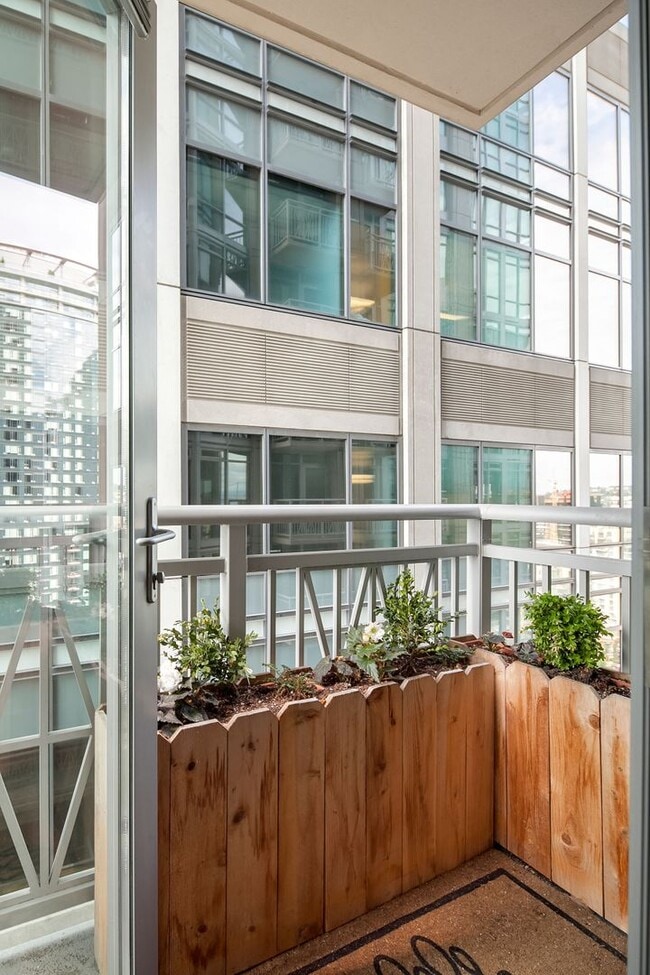 Building Photo - Cosmopolitan Condominiums ~ South Lake Union