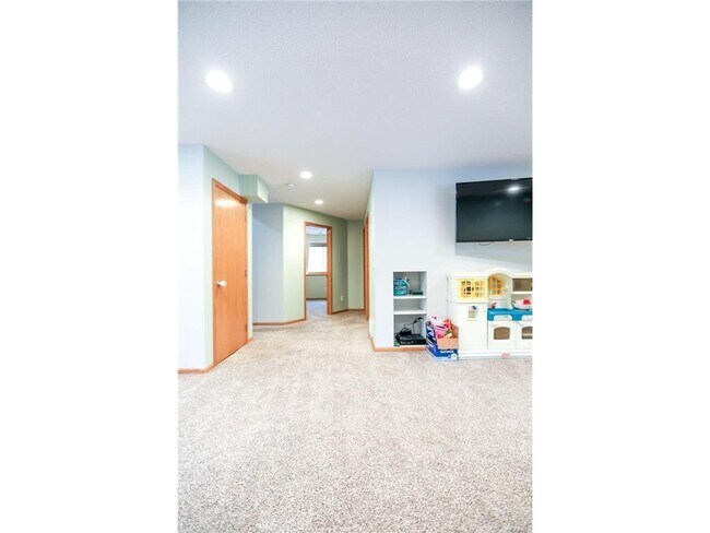 Building Photo - 11186 Woods Edge Ave