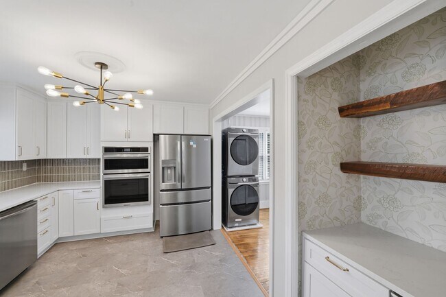 Building Photo - Charming 2BR Home with Modern Updates in Prime Charlotte Location