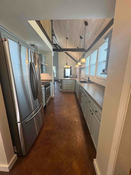 Building Photo - 103 Shirley St