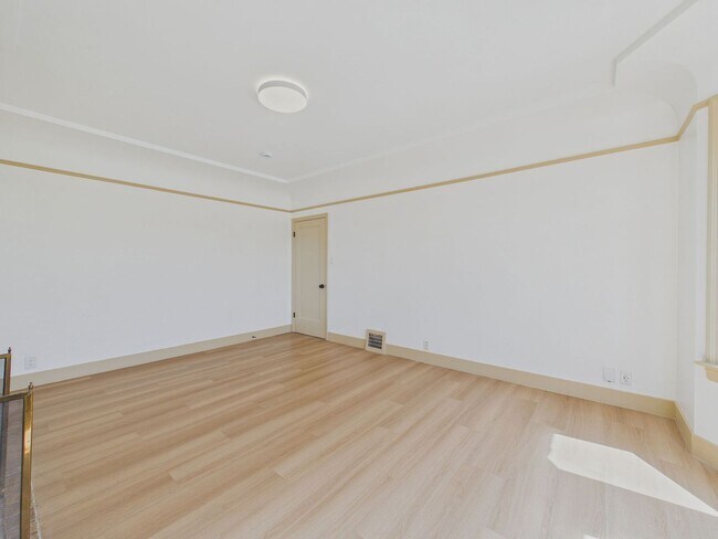 Building Photo - 58 Vale St