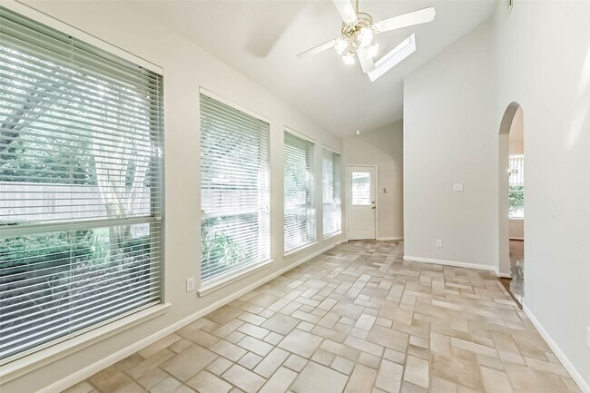 Building Photo - 14610 Farrawood Dr