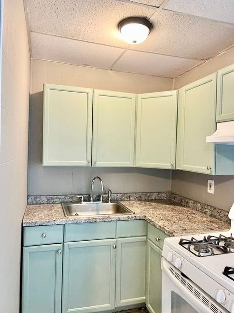 Building Photo - 22-24 Lawn Avenue - Unit #1R