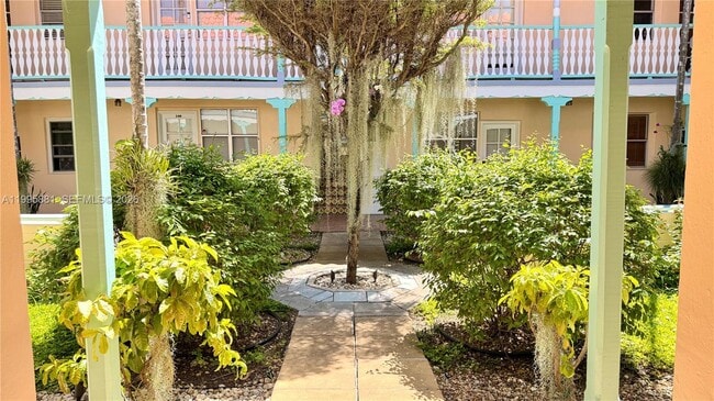 Building Photo - 736 13th St