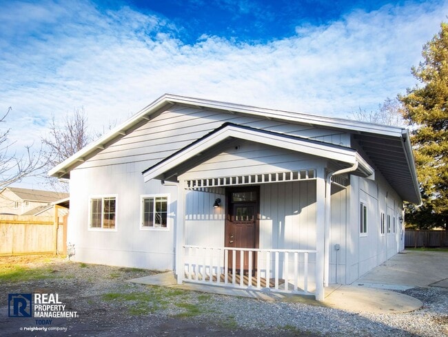 Building Photo - Mills - 2817 (Advertising Only)