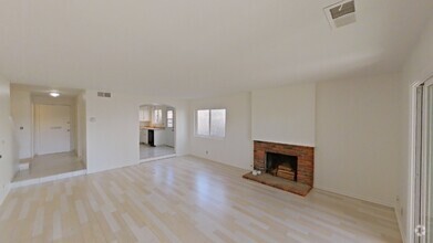 Building Photo - Spacious 3-Bedroom Townhome with Private L...