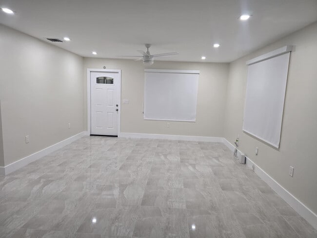 Building Photo - 2207 Taft St