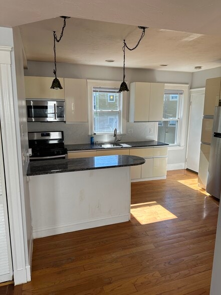 Building Photo - 237 Talbot Ave