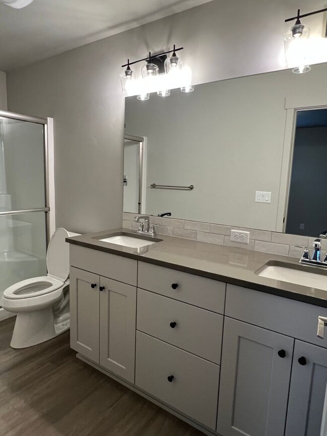 Building Photo - 3 Bedroom Townhome Dry Canyon Community