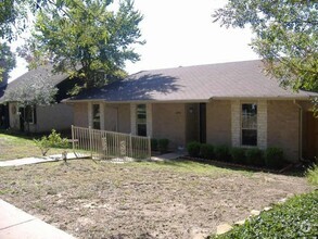 Building Photo - Spacious 3Bed/2Bath in Garland!