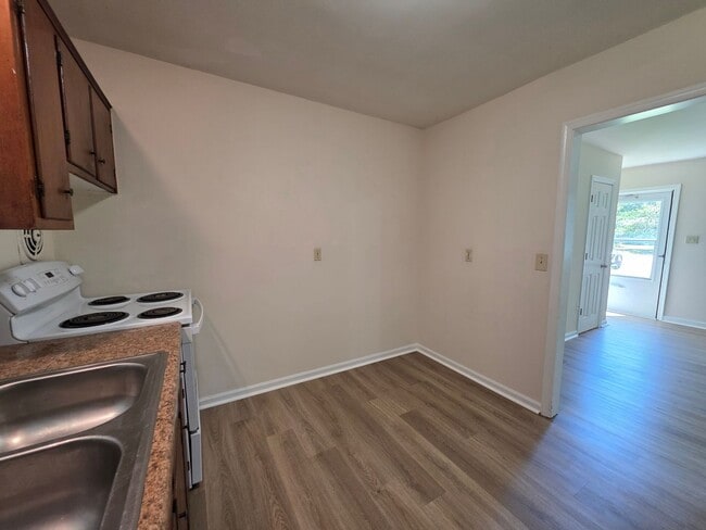 Building Photo - Move In Ready 3 Bedroom Ranch!