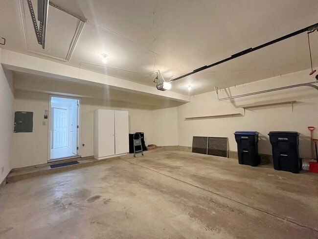 Building Photo - 312 Spring Creek Cir