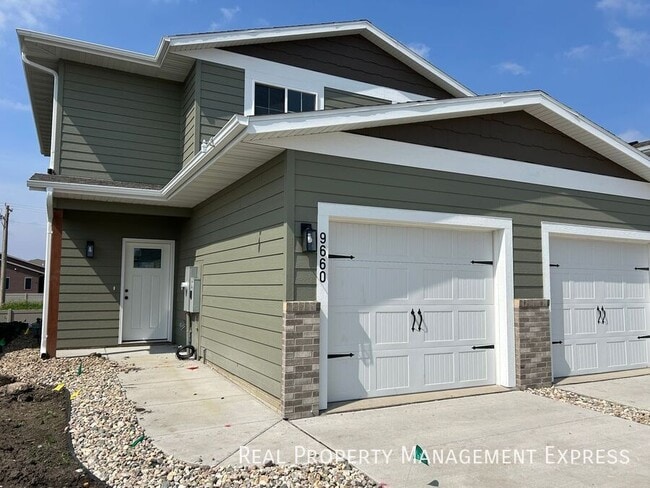 Primary Photo - Cozy 2 Bedroom 1.5 Bathroom Townhome