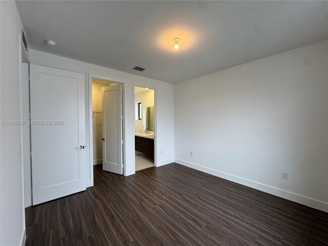 Building Photo - 19749 NE 16th Pl