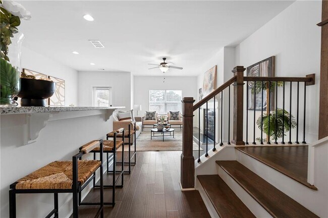 Building Photo - 5873 Greystone Dr