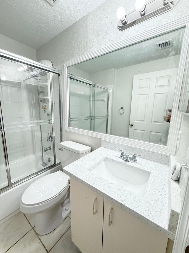 Building Photo - 2901 Riverside Dr