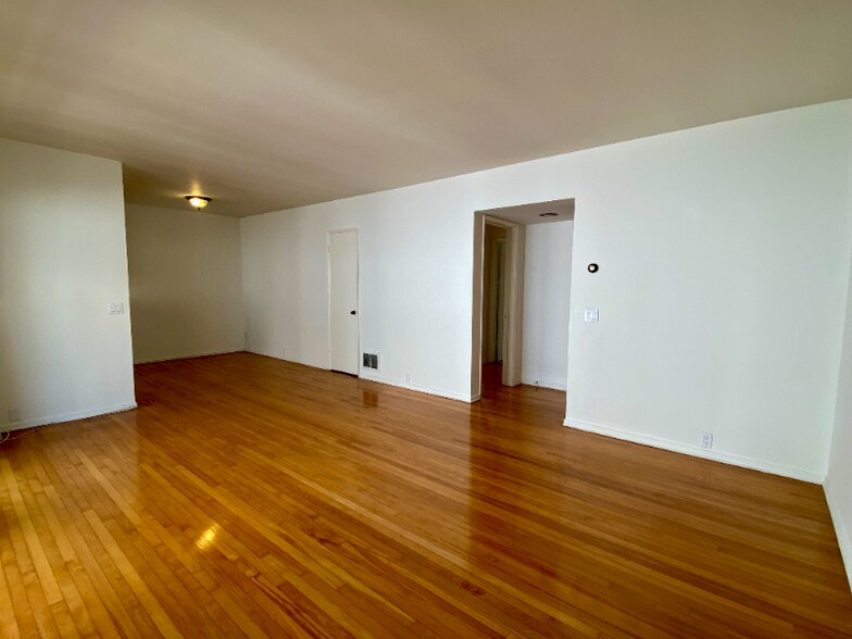 Building Photo - 947 12th St