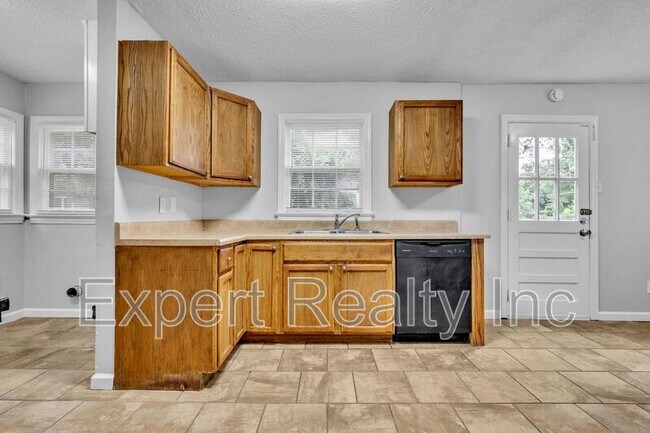 Building Photo - 920 Parkway Dr