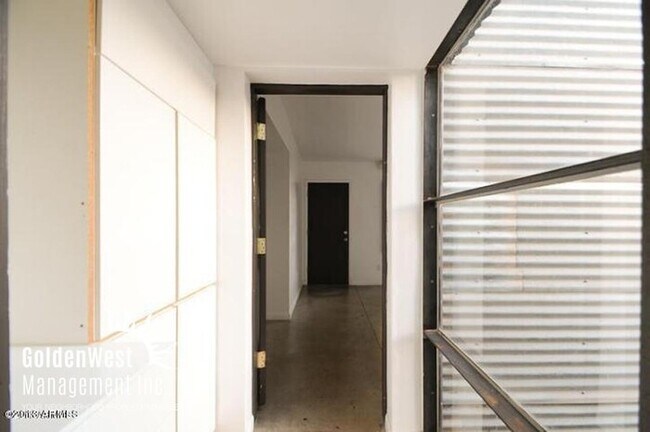 Building Photo - Charming 1Bdm 1Ba Unit in the Heart of Pho...