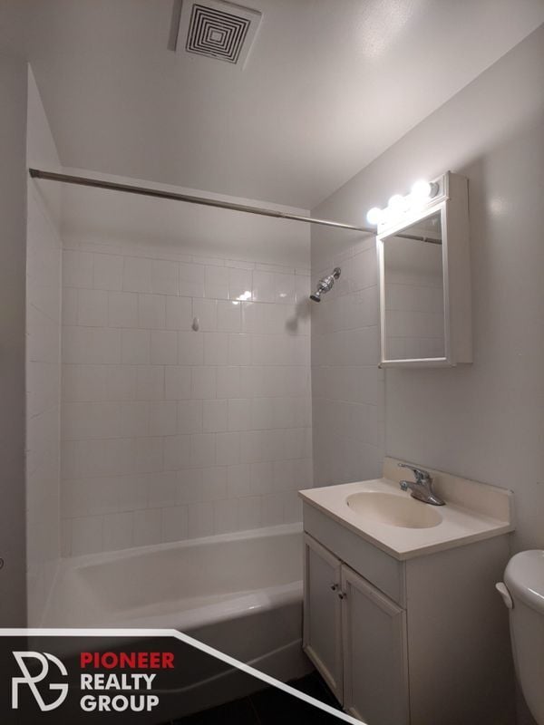 Building Photo - 536 W Arlington Pl