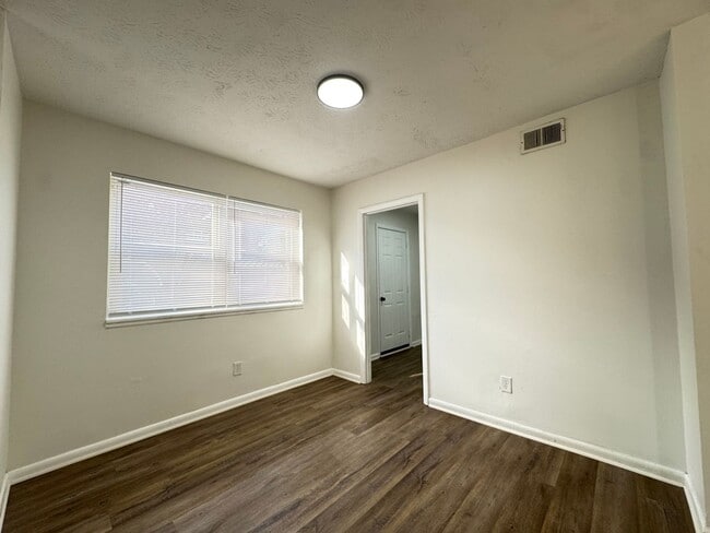 Building Photo - 2079 Laverne Ct