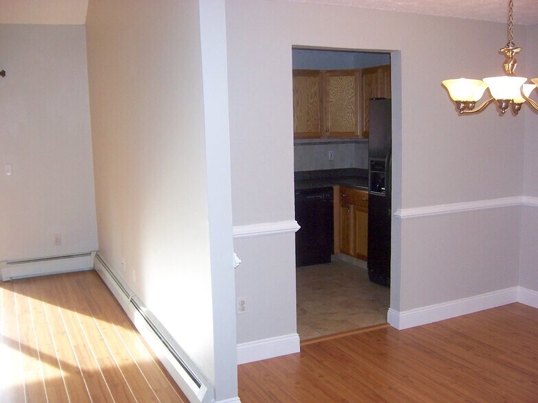 Building Photo - 25 Amato Dr