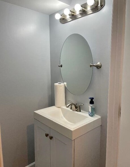 Building Photo - 230 N Rose St