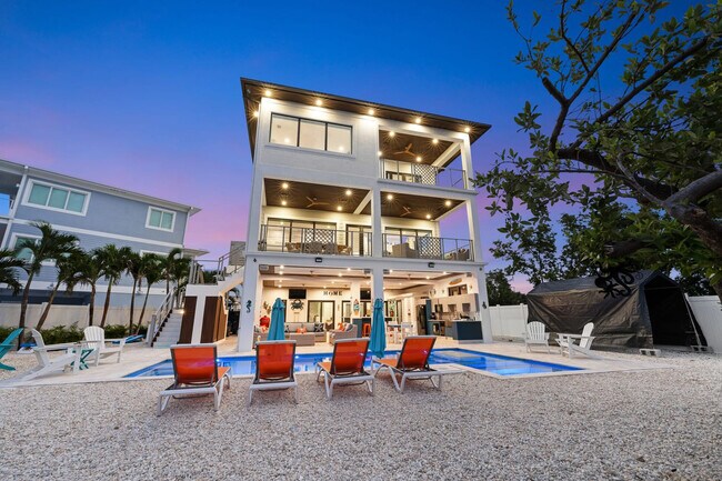 Building Photo - 247 Pescayo Ave