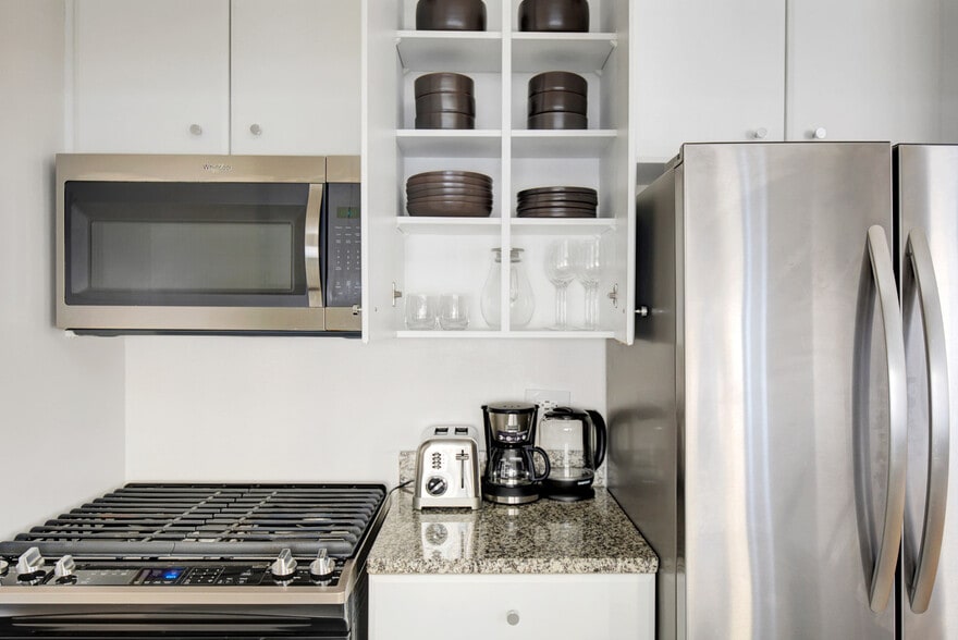 Building Photo - 255 W 94th St