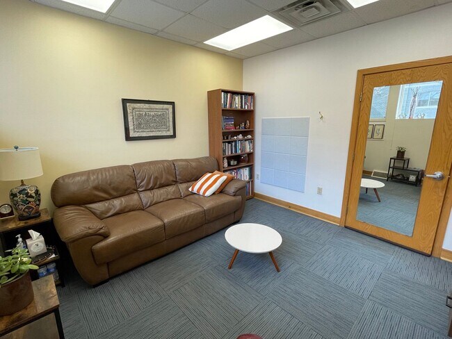 Building Photo - 1920 Monroe St